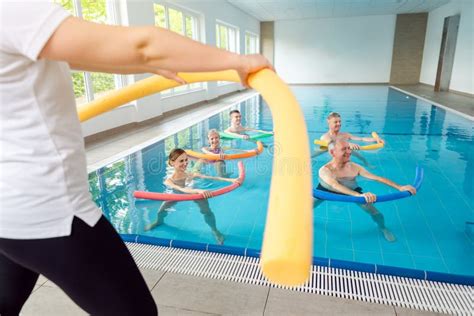 Exercice De Forme Physique De Gymnastique D Aqua Photo Stock Image Du