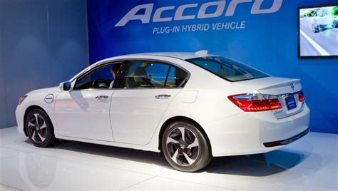 Honda Accord 2025 Review - Roxie Wilone