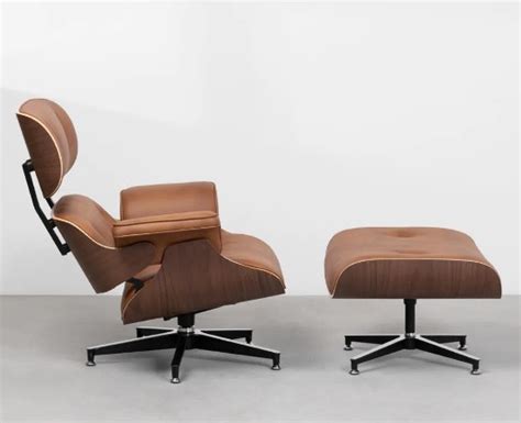 Poltrona Charles Eames Puff Em Couro Natural Cor Caramelo