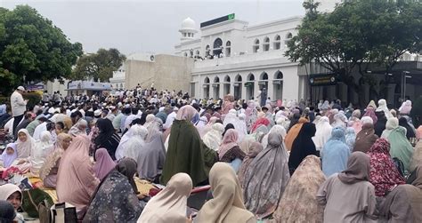 Ribuan Jamaah Hadiri Salat Idul Adha Di Masjid Agung Al Azhar