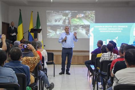 Alcalde Entreg Oficialmente Cerca De C Maras De Seguridad En