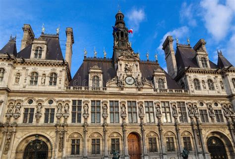 Belle Fa Ade Du B Timent Historique De Paris France Avril 2019 Image