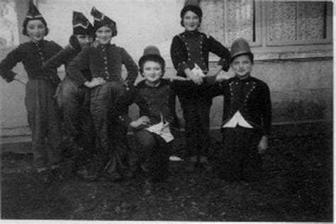 Photo De Classe Groupe De Danses De 1955 Ecole Bel Air Trelaze