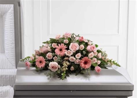 Sweet Farewell Casket Spray Exudes An Atmosphere Of Grace And Soft