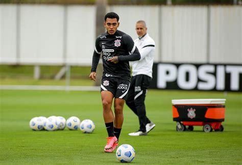 Corinthians acerta renovação Du Queiroz e avança na conversa para