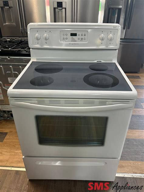 Frigidaire 30″ white stove - Buy Used Appliances in Regina | SMS Appliances