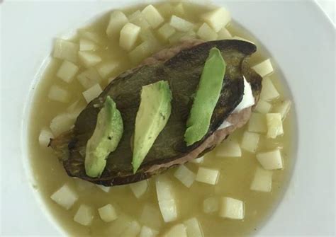 Nopal Relleno De Frijoles Y Queso Panela Sobre Una Capa De Chayote Y