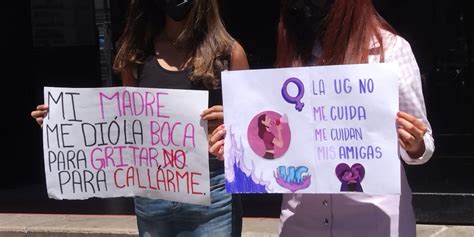 Alumnas de la Prepa Oficial en León se manifiestan contra el acoso