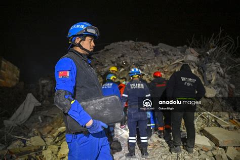 Çin den gelen 290 kişilik ekip deprem bölgesinde hayat kurtarıyor