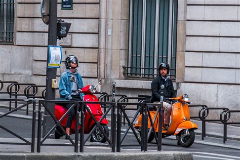 200 000 multas a motos y scooters en 3 meses Así se las gastan en París