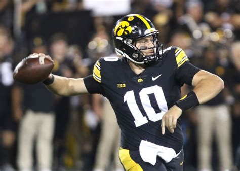 Hawkeyes Quarterback Deacon Hill Enters Transfer Portal Ourquadcities