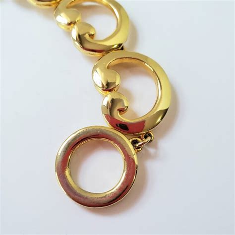 how to open givenchy bracelet