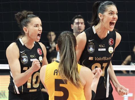 Çekişmeli maçta 3 puanı VakıfBank aldı Voleybolunsesi