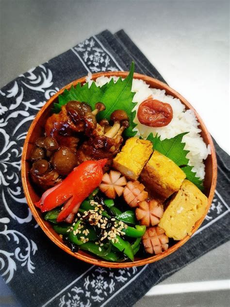 「お弁当記録」 今日のお弁当😋🍴🍱🎶 しめじの肉巻き だし巻き玉子 ウィンナーソテー ピーマンの塩昆布和え 赤ウィンナー 梅干し 気をつけて