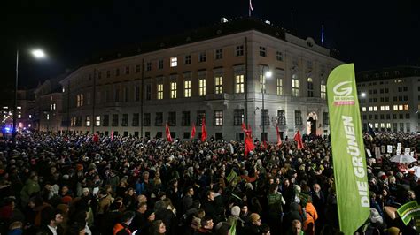 Zehntausende Protestieren In Sterreich Gegen Rechts