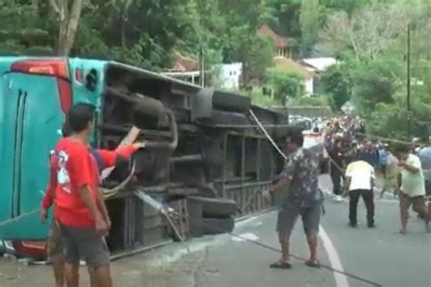 Kecelakaan Hari Ini Di Bantul Korban Tewas Bus Terguling Bertambah