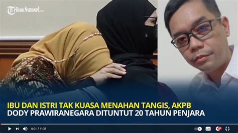 Ibu Dan Istri Tak Kuasa Menahan Tangis Akbp Dody Prawiranegara