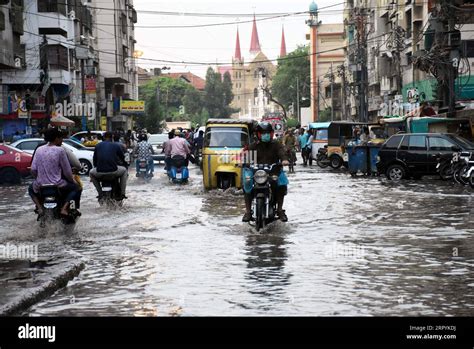 Rain In Karachi Hi Res Stock Photography And Images Alamy