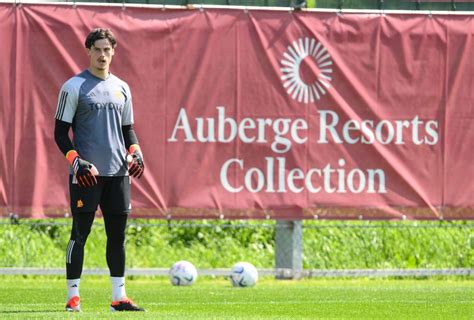 Trigoria Lallenamento Senza I Nazionali Abraham Ancora In Gruppo