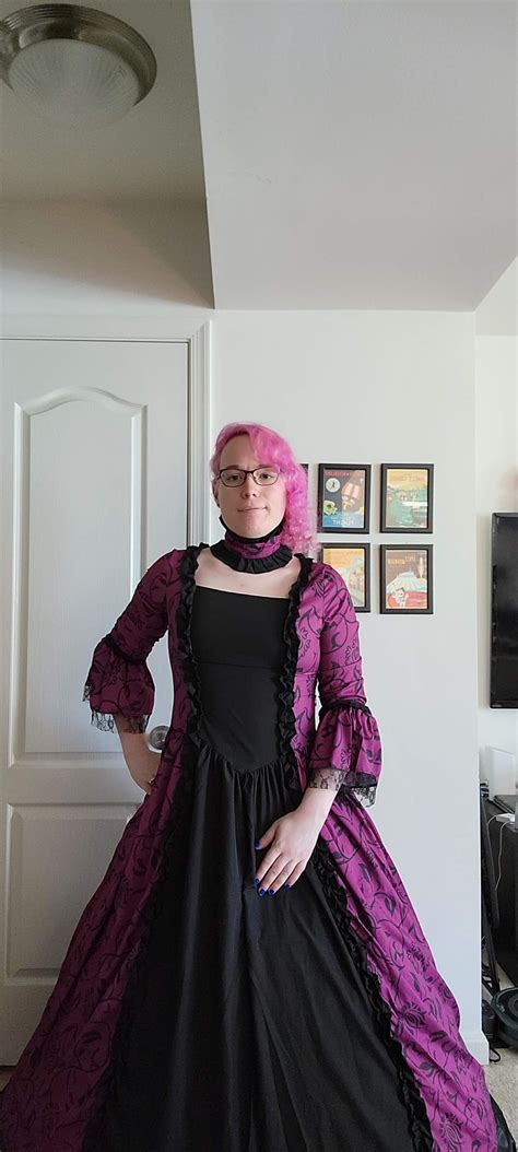 Putting my Evil queen renn faire outfit together. I love it! | Scrolller