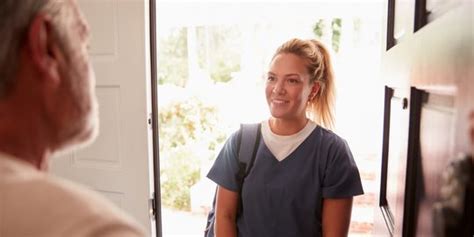 aturan  perlu diperhatikan  berkunjung  rumah  lain