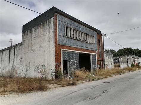 Empresa De Tomar Vai Demolir Antigo Bloco De Representa Es C V Deo E