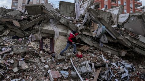 Turkey Earthquake Toll Rises To 24 617 Rescue Operations Underway