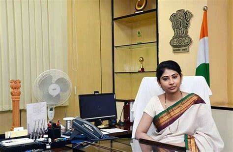 Smita Sabharwal Ias First Lady Ias Appointed To Chief Minister Office