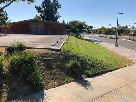 Wells Middle School - Parking Lot Gap - FindSkateSpots