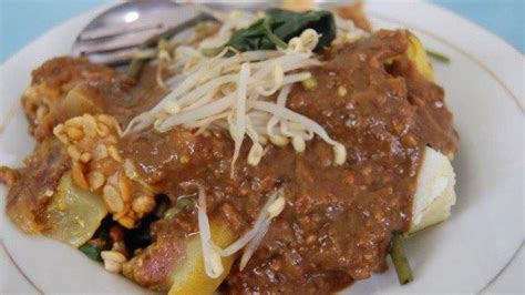 7 Rujak Cingur Enak di Surabaya untuk Makan Siang, Rujak Cingur Genteng ...