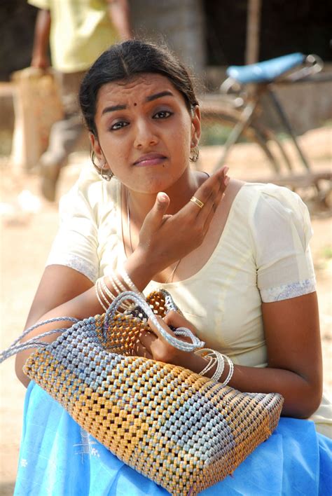 Vidya Balan Hot Actress Divya Stills Gallery