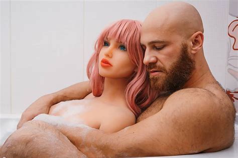 BODYBUILDER MARRIES THEN DIVORCES SEX DOLL YOU CANT MAKE THIS UP