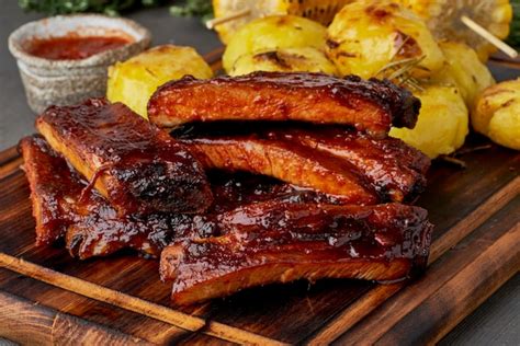 Costillas Picantes De Cerdo A La Barbacoa Y Patatas Trituradas Receta