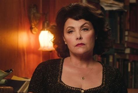 Sherilyn Fenn Biography Height And Life Story Super Stars Bio