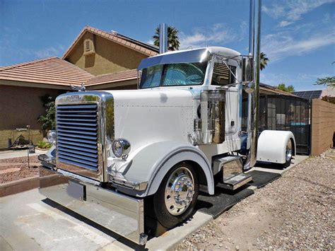 1988 Peterbilt 379 Day Cab Truck - CAA Heavy Equipment