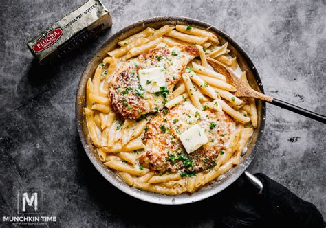 Easy Oven Baked Chicken Pasta in Buttery White Sauce (Video) - Munchkin Time