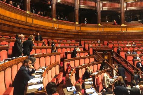 Fondi Russi Lega M S Assente In Aula Durante Intervento Conte Doveva