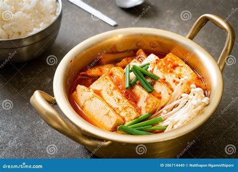 Lsquo Kimchi Jjigaersquo O Sopa De Kimchi Con Tofu Suave O Kimchi