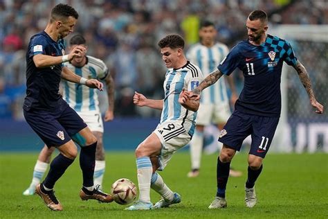 Pablo Zabaleta Anggap Julian Alvarez Tandem Terbaik Lionel Messi Di