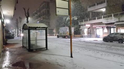 La Neve Ha Imbiancato La Costa Ligure Disagi Alla Circolazione