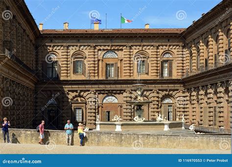 Palazzo Pitti in Florence - Italy. Editorial Stock Photo - Image of ...