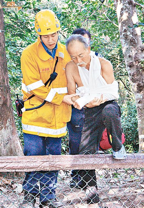 裸曬翁跣腳 膊撞石甩骹 東方日報