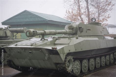 122 Mm Self Propelled Howitzer 2s1 GVOZDIKA Old Russian Gun Foto De