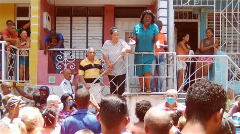 Un Centenar De Personas Protestan En Santiago De Cuba Por Los Apagones