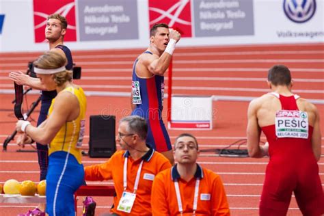 Atletismo Mihail Dudas Heptathlon Del Hombre Lanzamiento De Peso