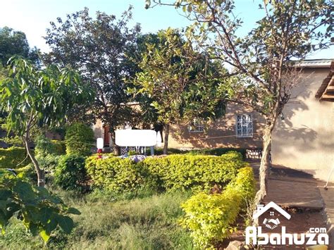 A Nice Plot With House To Renovate For Sale In Kigali Kacyiru