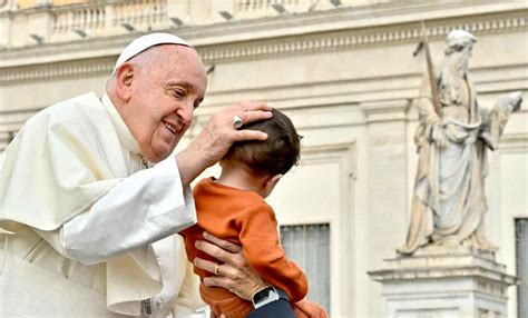 C è il via libera di Papa Francesco alla benedizione delle coppie gay