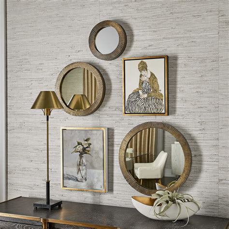 Lienzo Edith con vestido a rayas