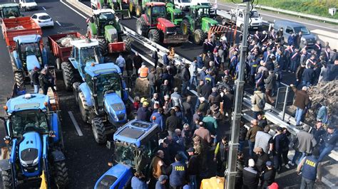 Francia Agricultores franceses preparan el cerco de París