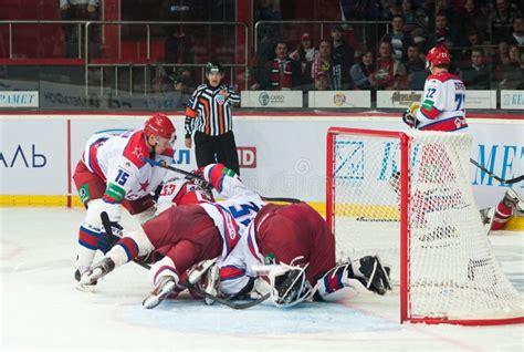 Eishockeyspieler Des Teams Slovan Bratislava Und Das Donbass Donetsk